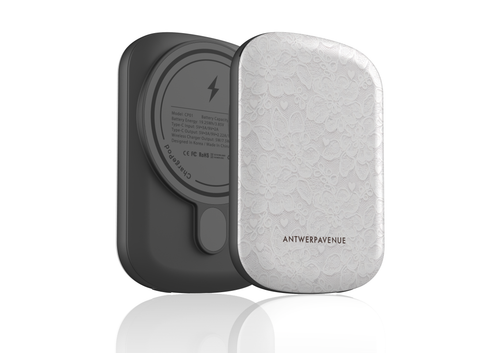 Lacy Oh Lacy magnetic power bank